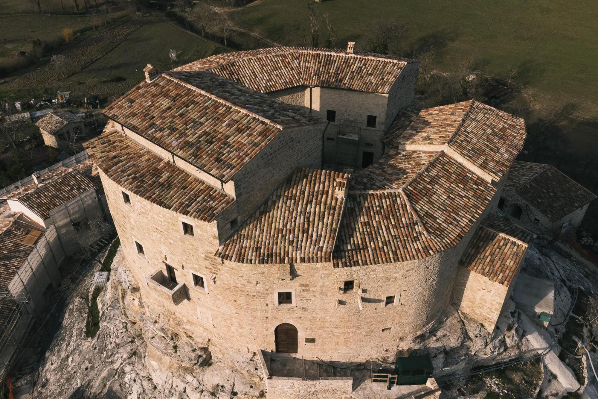 Отель Castel Di Luco Аквазанта-Терме Экстерьер фото